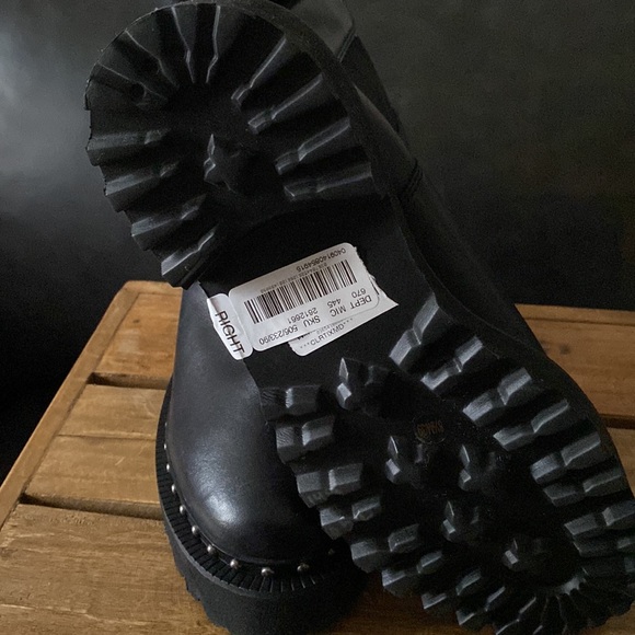 Vince Camuto Meendey Black Leather Pull On Chelsea Fashion Booties Lug Sole NWT - Picture 4 of 6